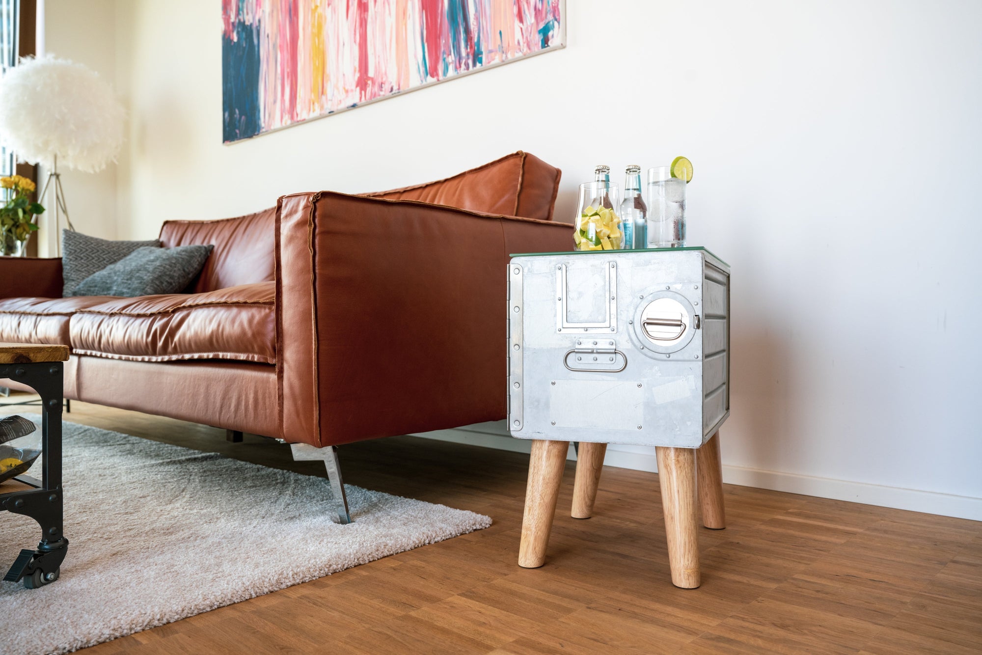 Airline Galley Container als Bartisch