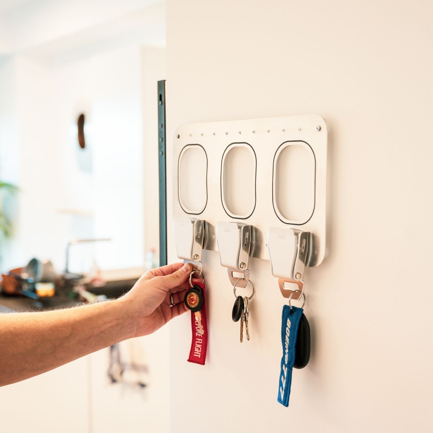 Flugzeugmöbel im Vergleich: Trolley, Bord Box oder Flugzeugfenster?