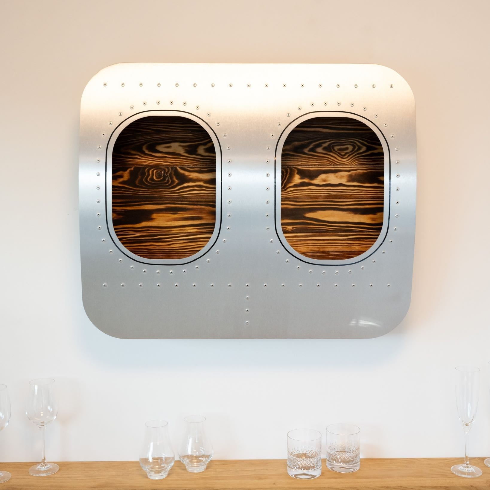 Flugzeugmöbel Wandbar geflämmt Design Luftfahrt