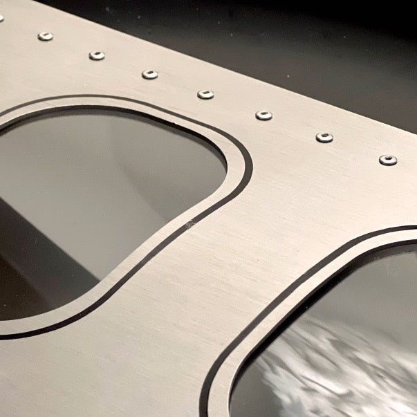 DIY: Flugzeugfenster als Fotowand