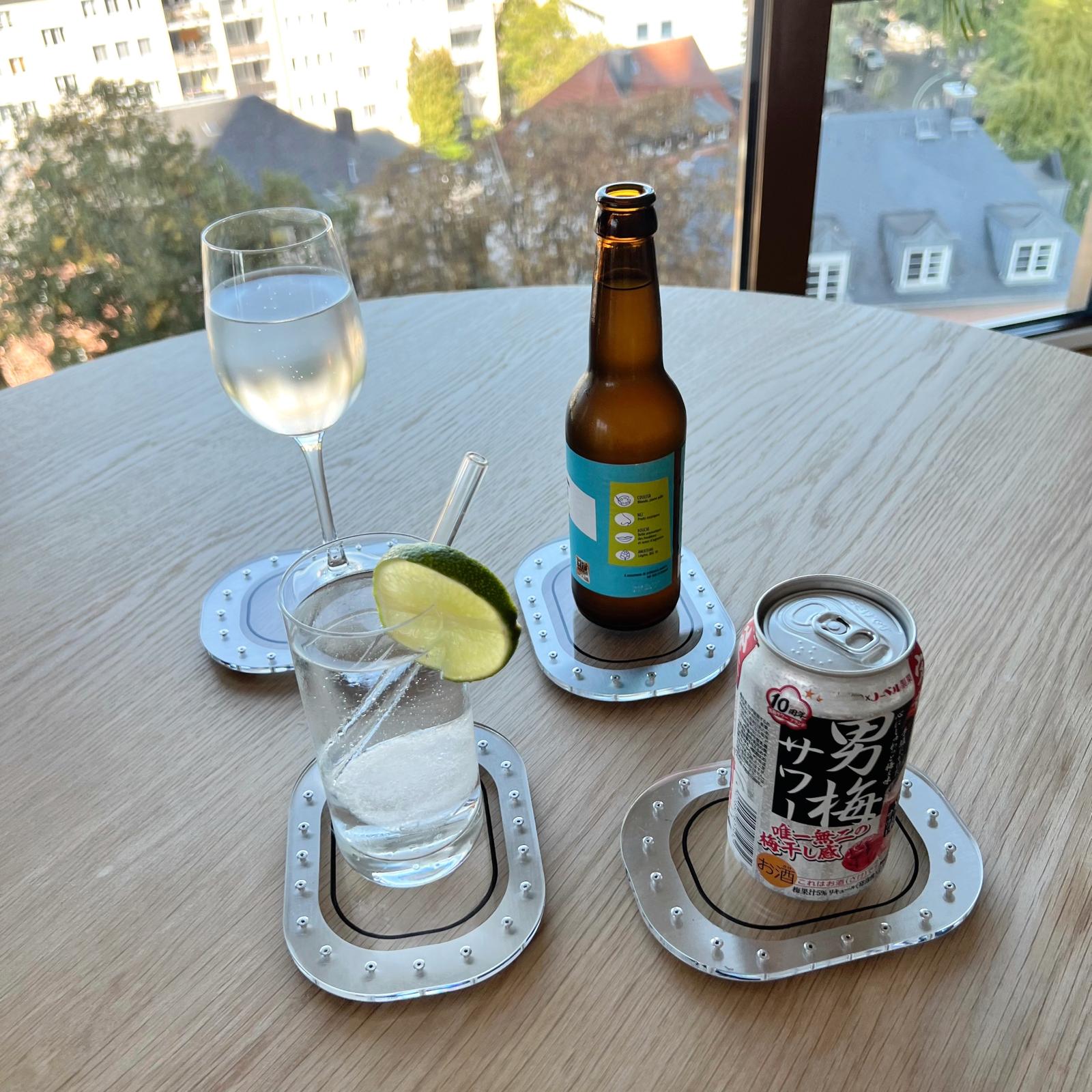 Airplane coasters in airplane window design – gift idea for pilots, flight attendants & travel fans