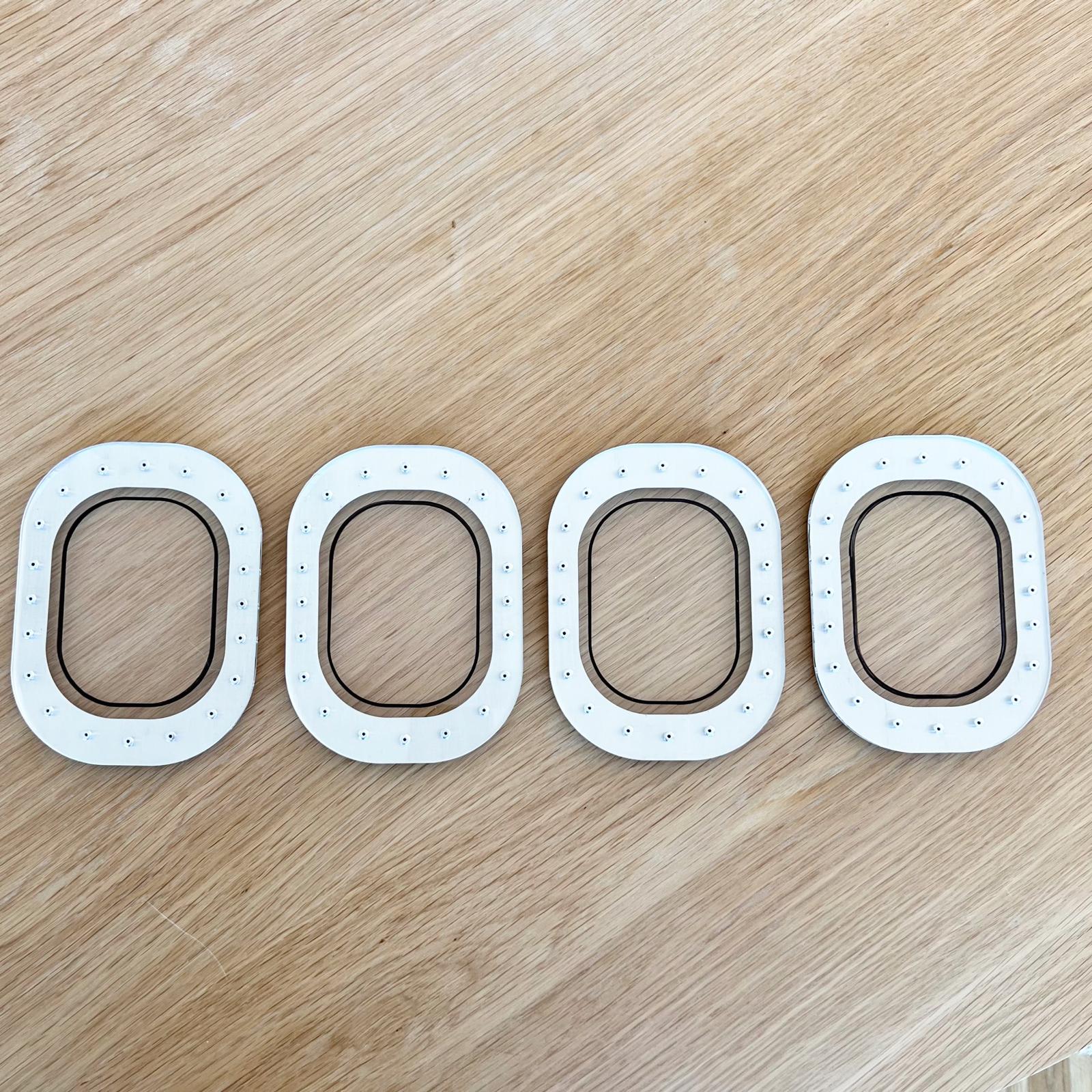 Airplane coasters in airplane window design – gift idea for pilots, flight attendants & travel fans