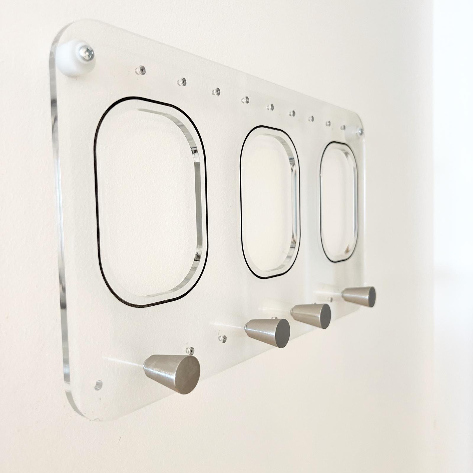 Geschenk für Piloten & Flugbegleiter | 3er Flugzeugfenster Garderobe mit Plexiglas | Jackenhalter im Luftfahrtstil | Kleiderhaken Flugzeugmöbel