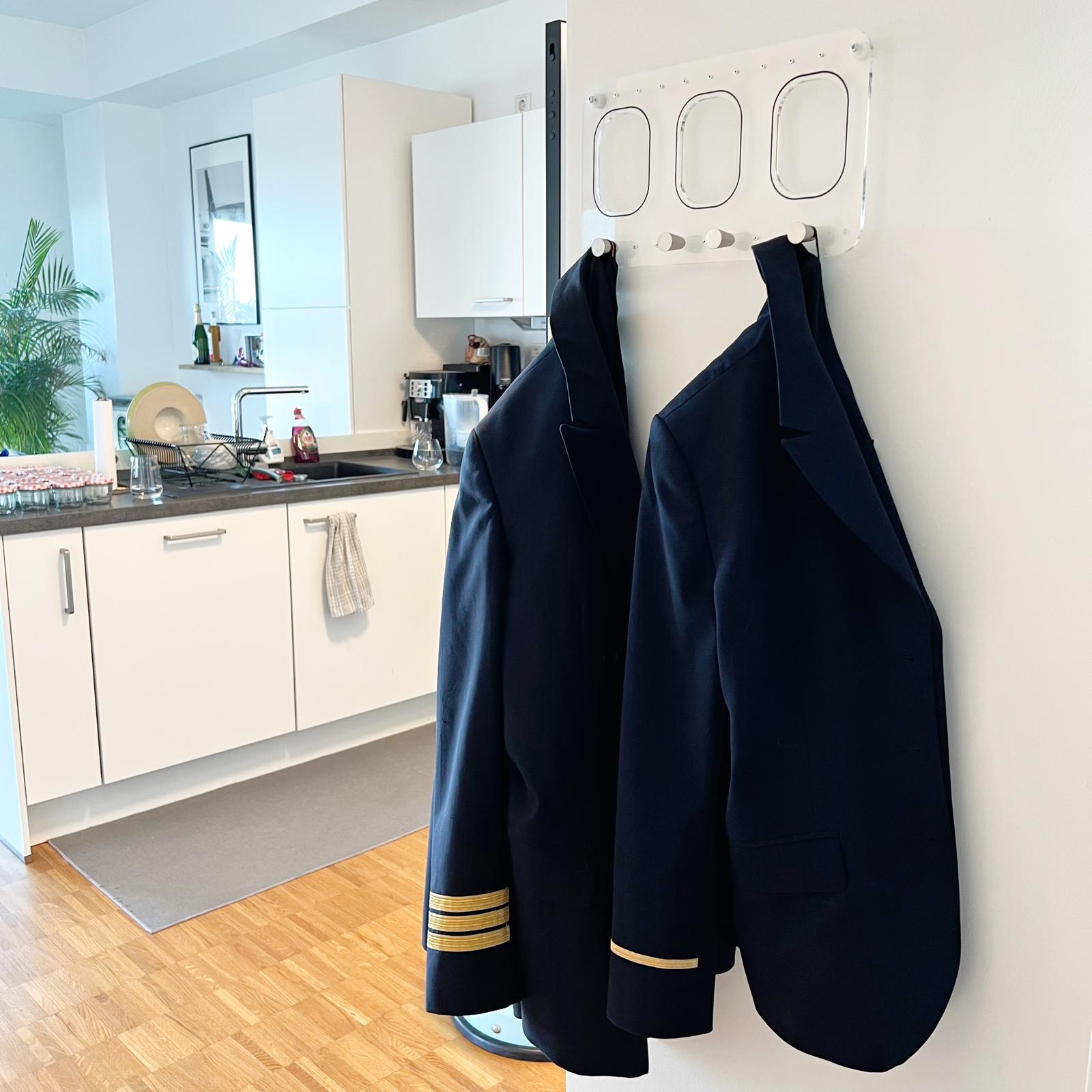 Geschenk für Piloten & Flugbegleiter | 3er Flugzeugfenster Garderobe mit Plexiglas | Jackenhalter im Luftfahrtstil | Kleiderhaken Flugzeugmöbel