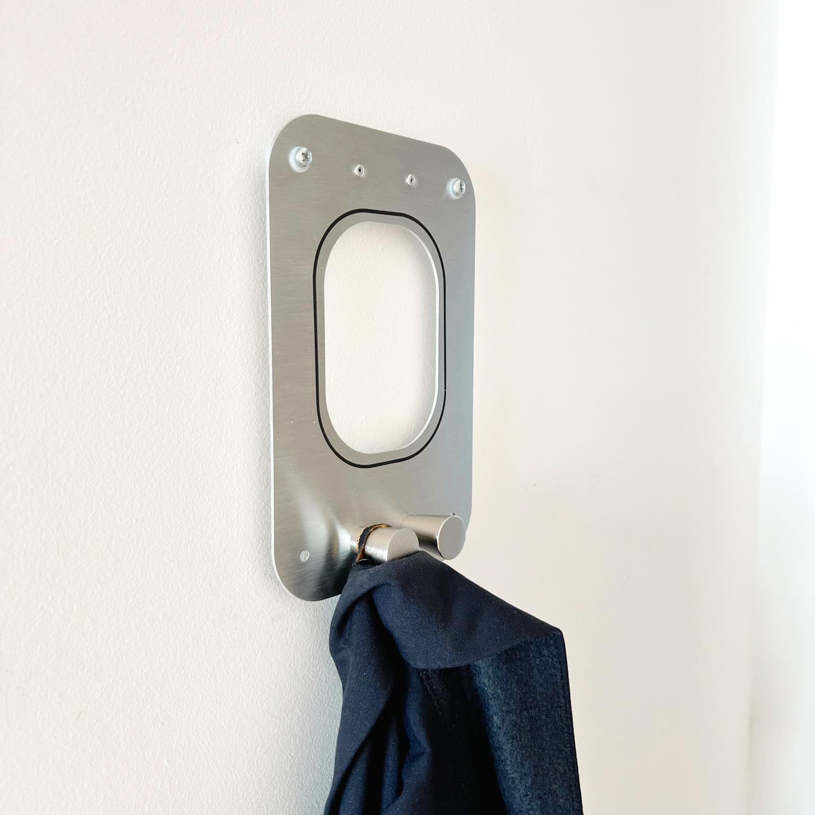 Flugbegleiter & Piloten Geschenk | 1er Alu Garderobe als Flugzeugfenster | Jackenhalter Kleiderhaken Flugzeugmöbel