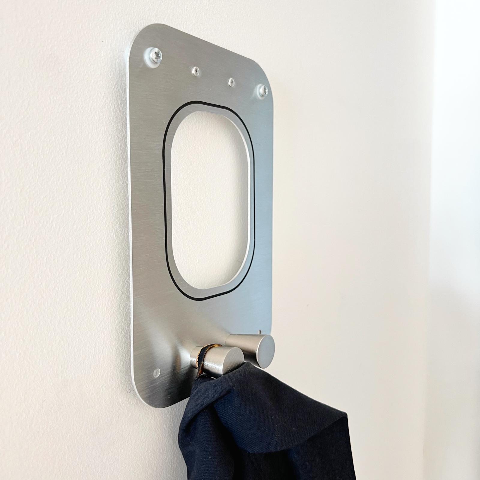 Flugbegleiter & Piloten Geschenk | 1er Alu Garderobe als Flugzeugfenster | Jackenhalter Kleiderhaken Flugzeugmöbel