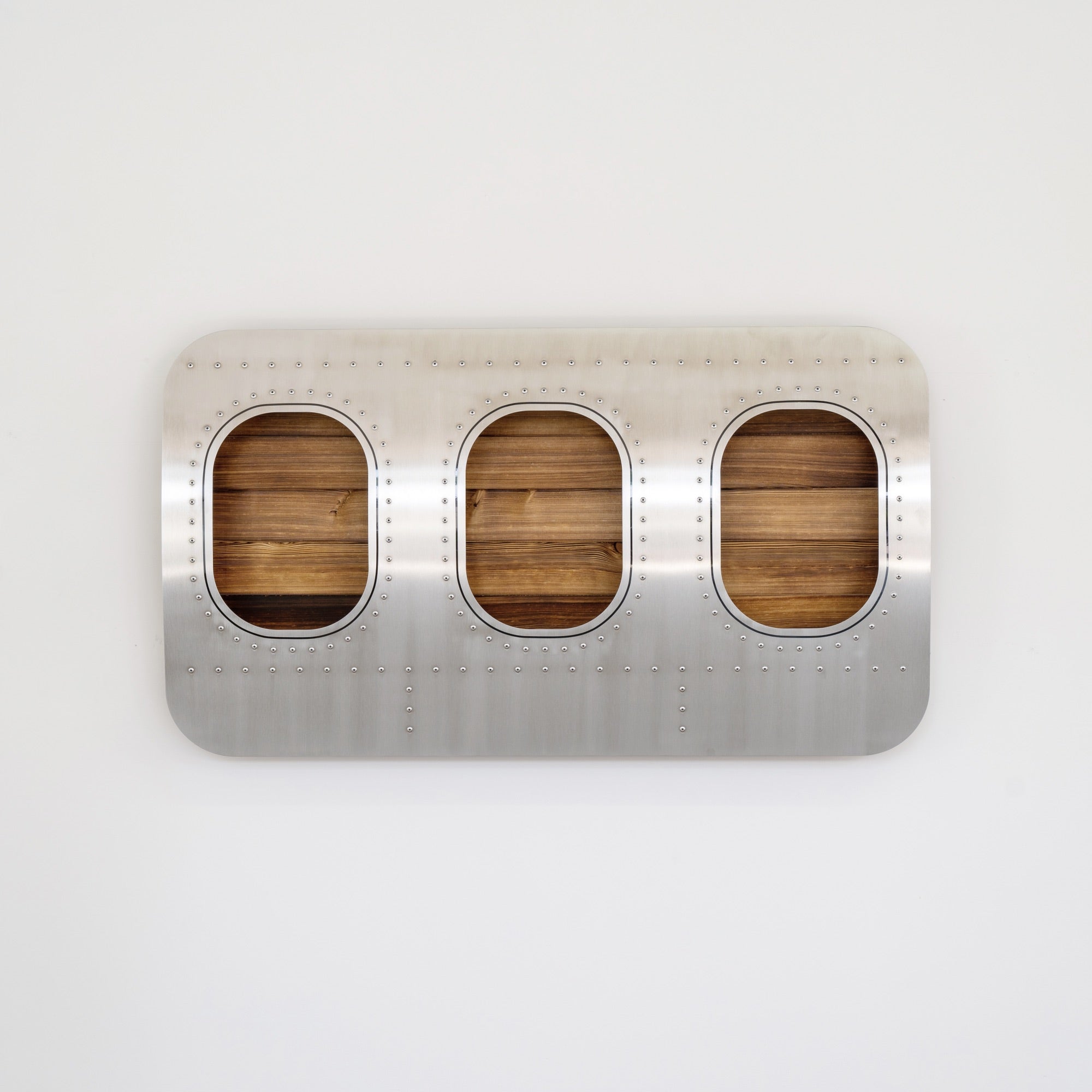 aircraftwindow Wandbar in geflämmt frontal von vorne fotografiert ohne getränke