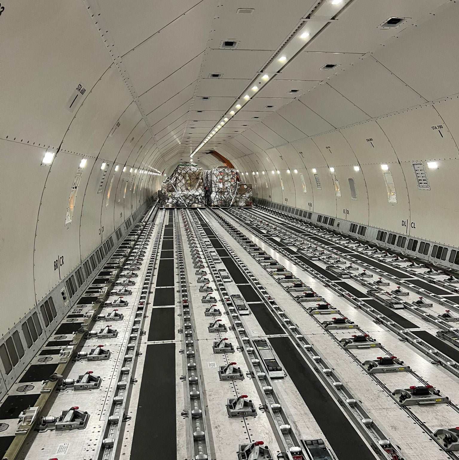 Blick hinter die Kulissen: Frachtraum eines Cargo-Fliegers