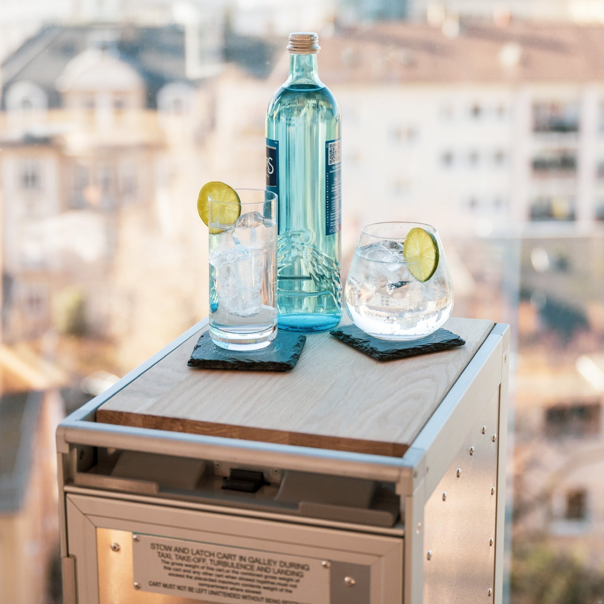 Drinks auf Airline Flugzeugtrolley