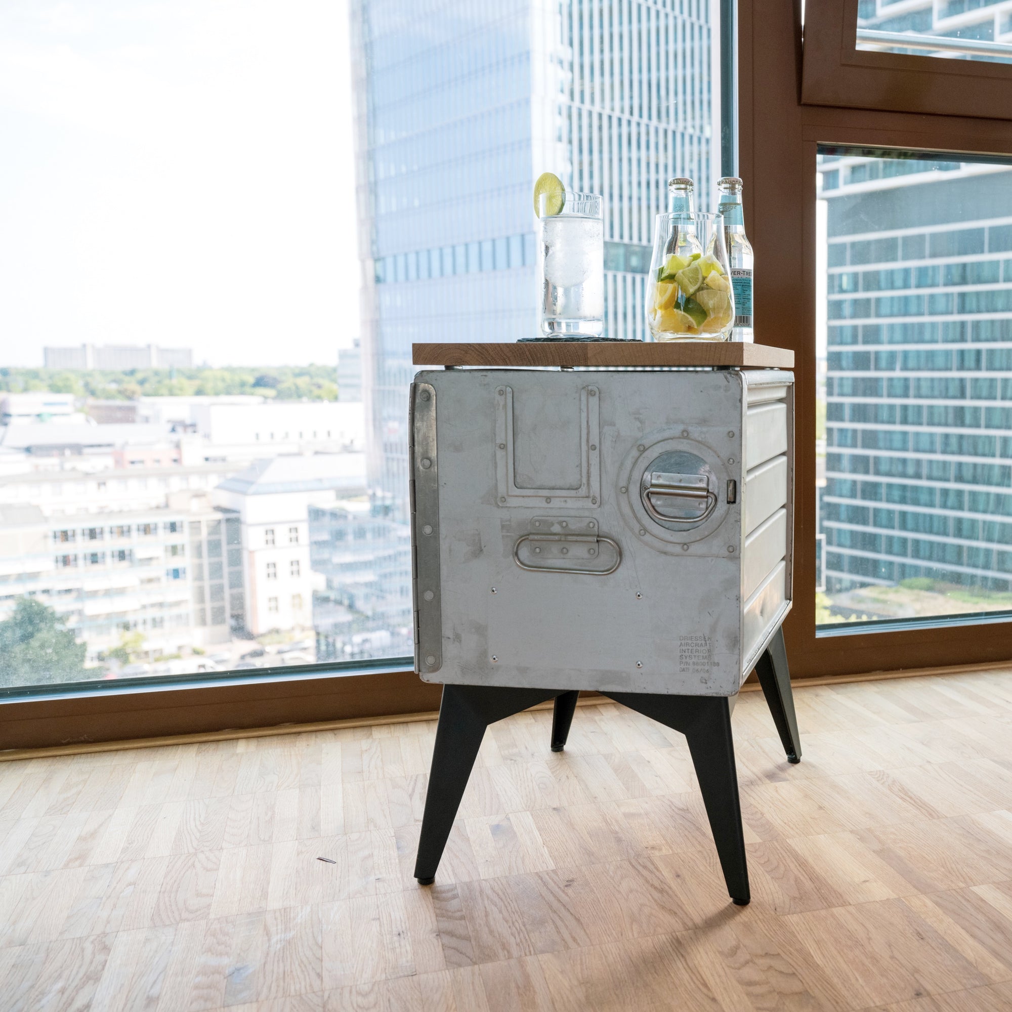 Side Table Flugzeugtisch Airline Container Beistelltisch Bar Cart Flugzeugmöbel Möbel aus Flugzeugteilen Aircraft Windows Flugzeug Dekoration Piloten Geschenk Aircraft Furniture Airplane