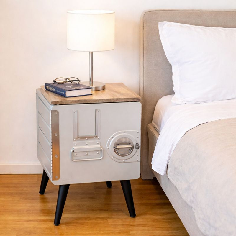 Flugzeug Bordboxen als Beistelltisch Zuhause integrieren