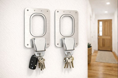 Flugzeug 2er Schlüsselanhänger Set im Industrial Design für Piloten Vielflieger und Flugbegleiter