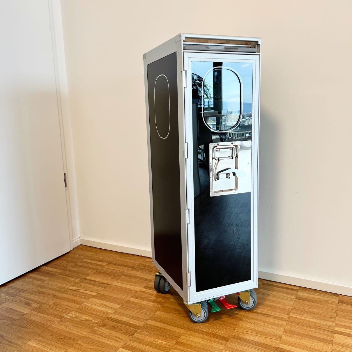 Flugzeug Trolley_Schwarz_mit_Fenster kaufen