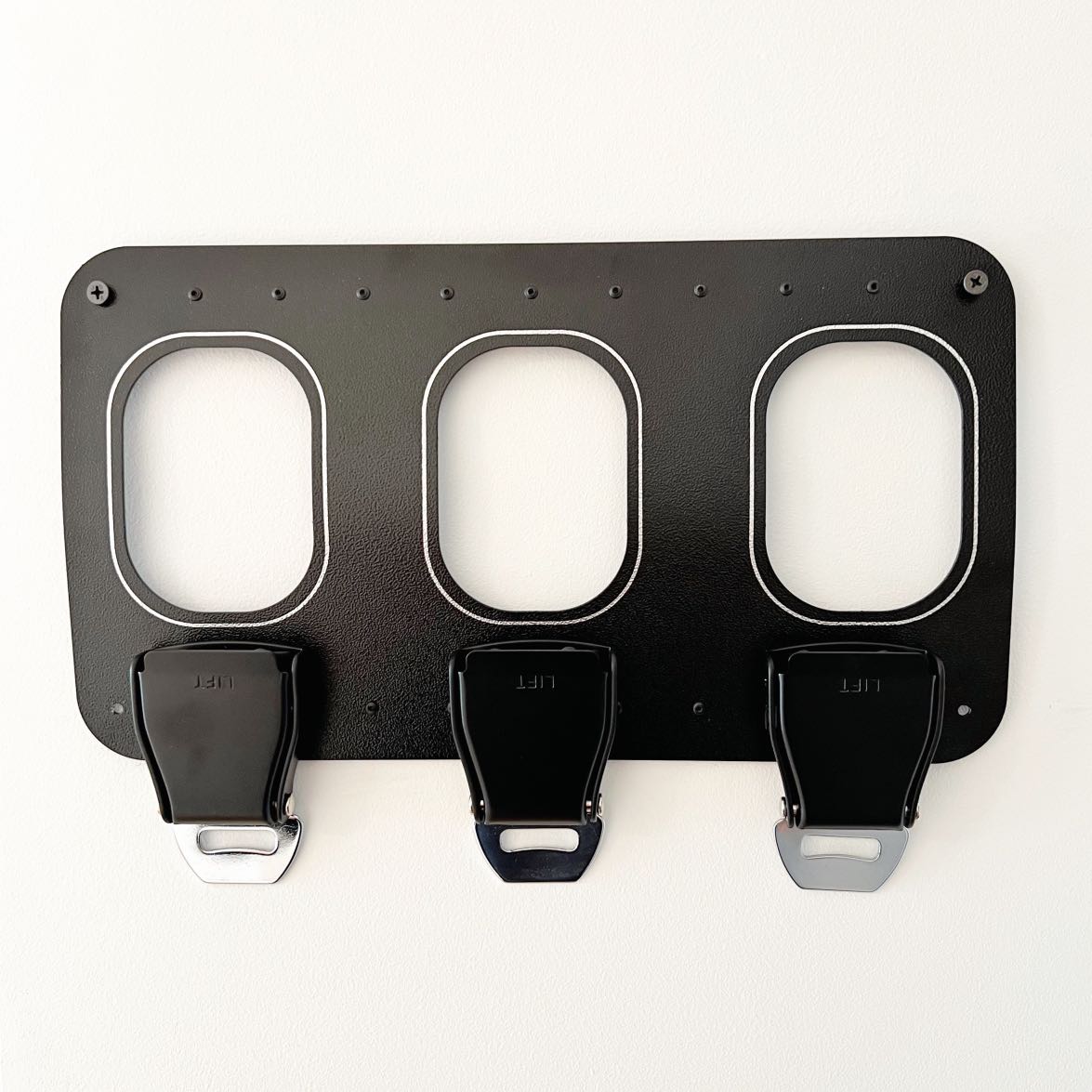 Flugzeugmöbel_Flugzeug Schluesselhalter_Schwarz_frotnal