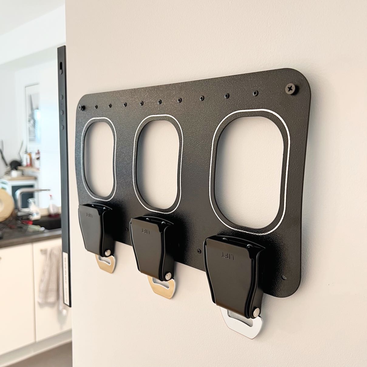 Flugzeugmöbel_Flugzeug Schluesselhalter_Schwarz_seitlich