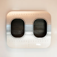 aircraftwindows Wandbar in schwarz von vorne fotografiert ohne getränke