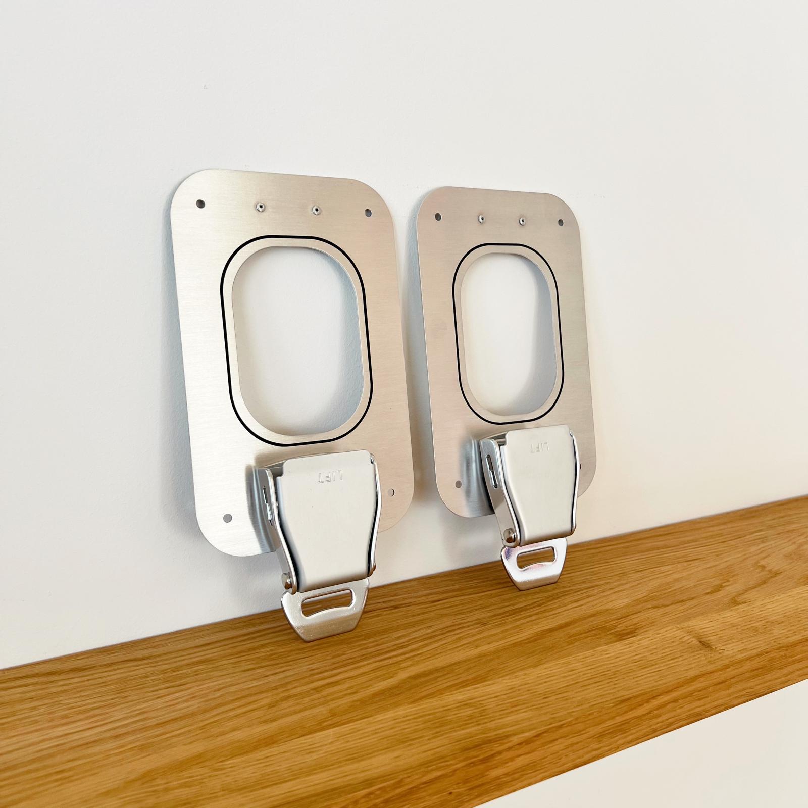 Gift for pilots, flight attendants &amp; frequent flyers – 1 key holder made of aluminum with belt buckle