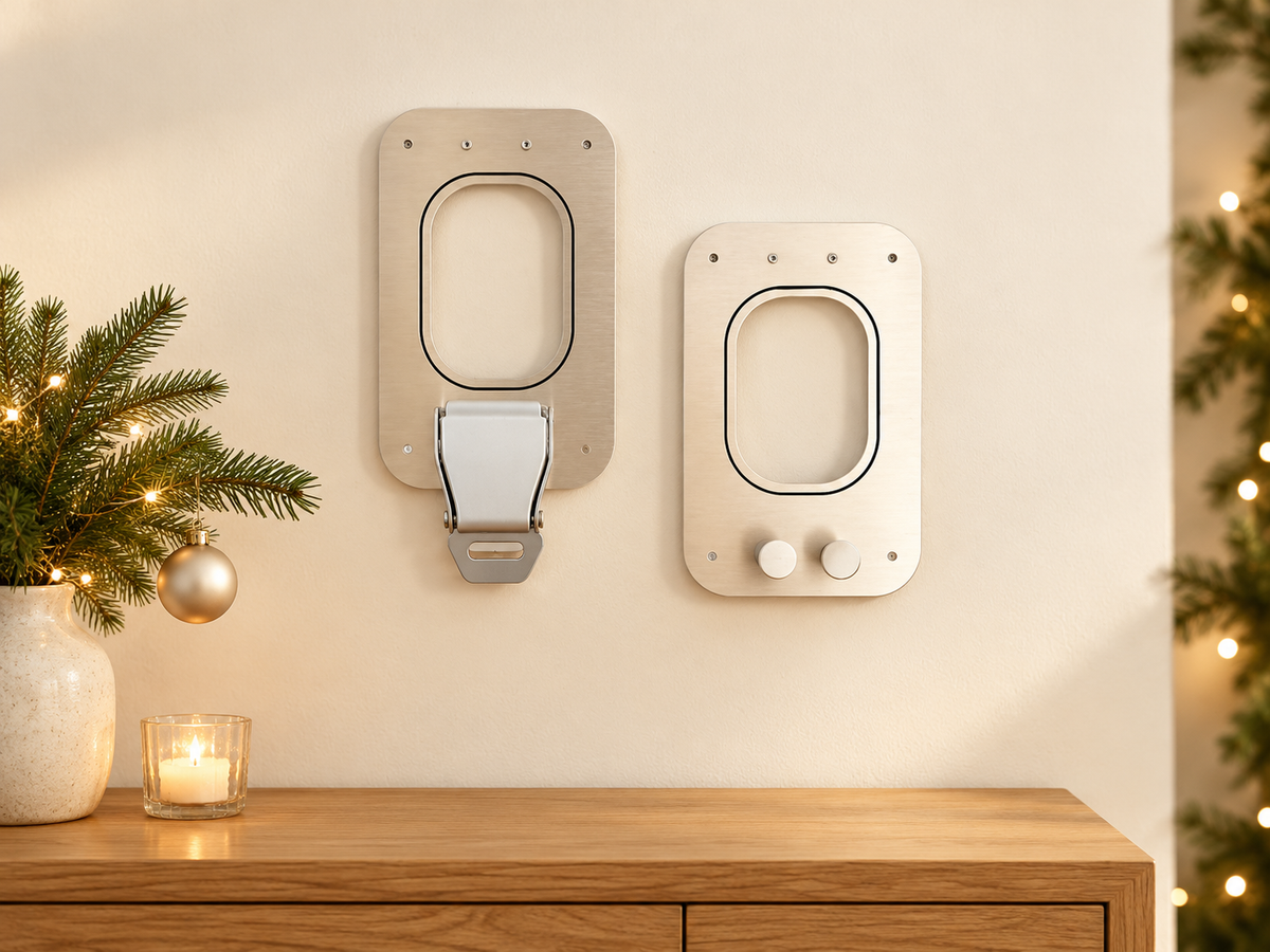 Luftfahrt Schlüsselhalter mit Flugzeuggurtschnalle und Flugzeugfenster-Garderobe als Weihnachtsgeschenk