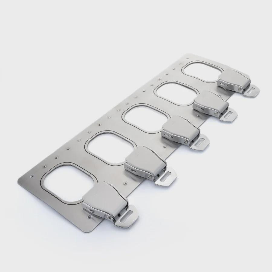 Großes Aviation Schlüsselbrett aus Aluminium mit fünf Seatbelt Schlüsselhaltern – Luftfahrt Schlüsselleiste für die Wand als Geschenk für Piloten und Flugzeugfans