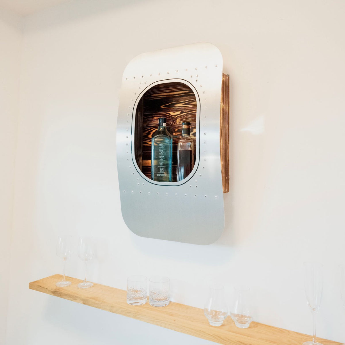 aircraftwindows Wandbar Single flamed & oiled mit getränken